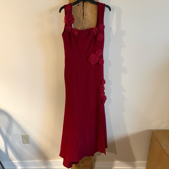 NWT Elliatt Evanora Flower Appliqué Gown Red Sz Large - Picture 4 of 11
